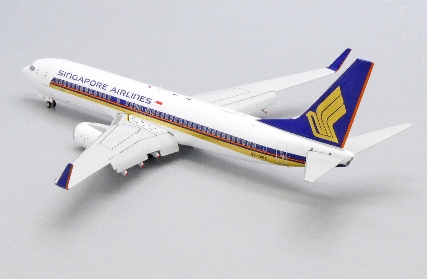 JC WINGS B737-800 SINGAPORE AIRLINES (FLAPS DOWNS) REG: 9V-MGA