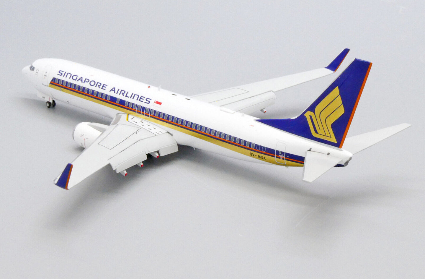 JC WINGS B737-800 SINGAPORE AIRLINES (FLAPS DOWNS) REG: 9V-MGA