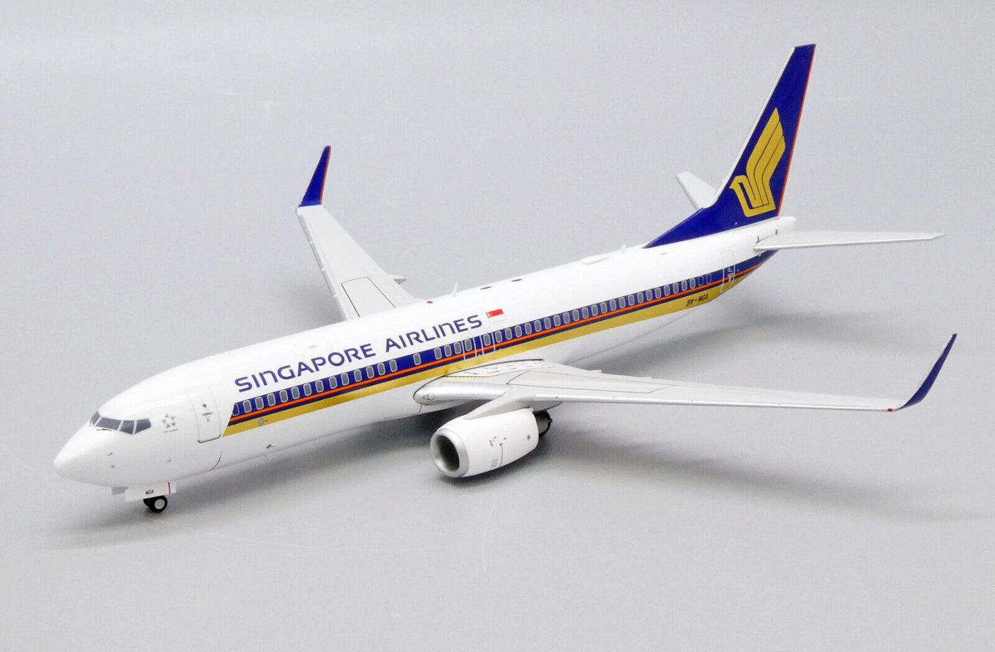 JCWINGS SINGAPORE AIRLINES B737-800 REG: 9V-MGA