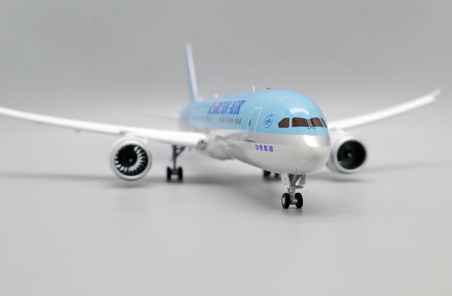 JC WINGS B787-9 DREAMLINER KOREAN AIR "BEYOND 50 YEARS OF EXCELLENCE" (FLAPS DOWN) REG: HL8082