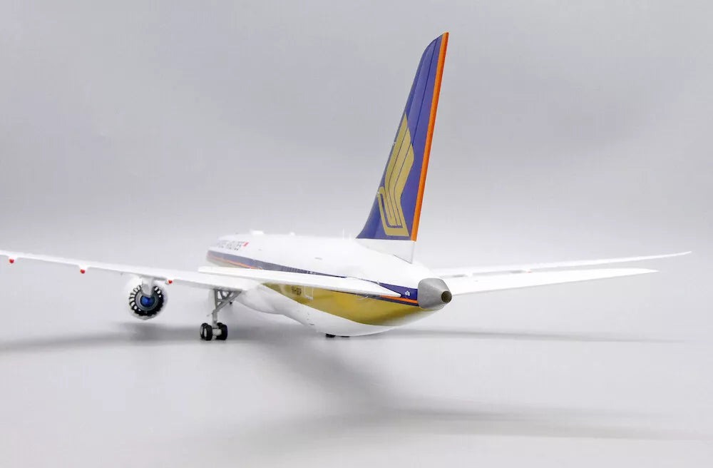 JCWINGS B787 SINGAPORE AIRLINES FLAP DOWN REG: 9V-SCM