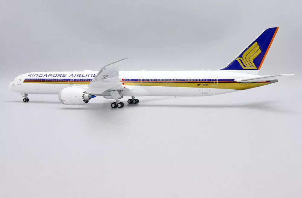 JCWINGS B787 SINGAPORE AIRLINES FLAP DOWN REG: 9V-SCM