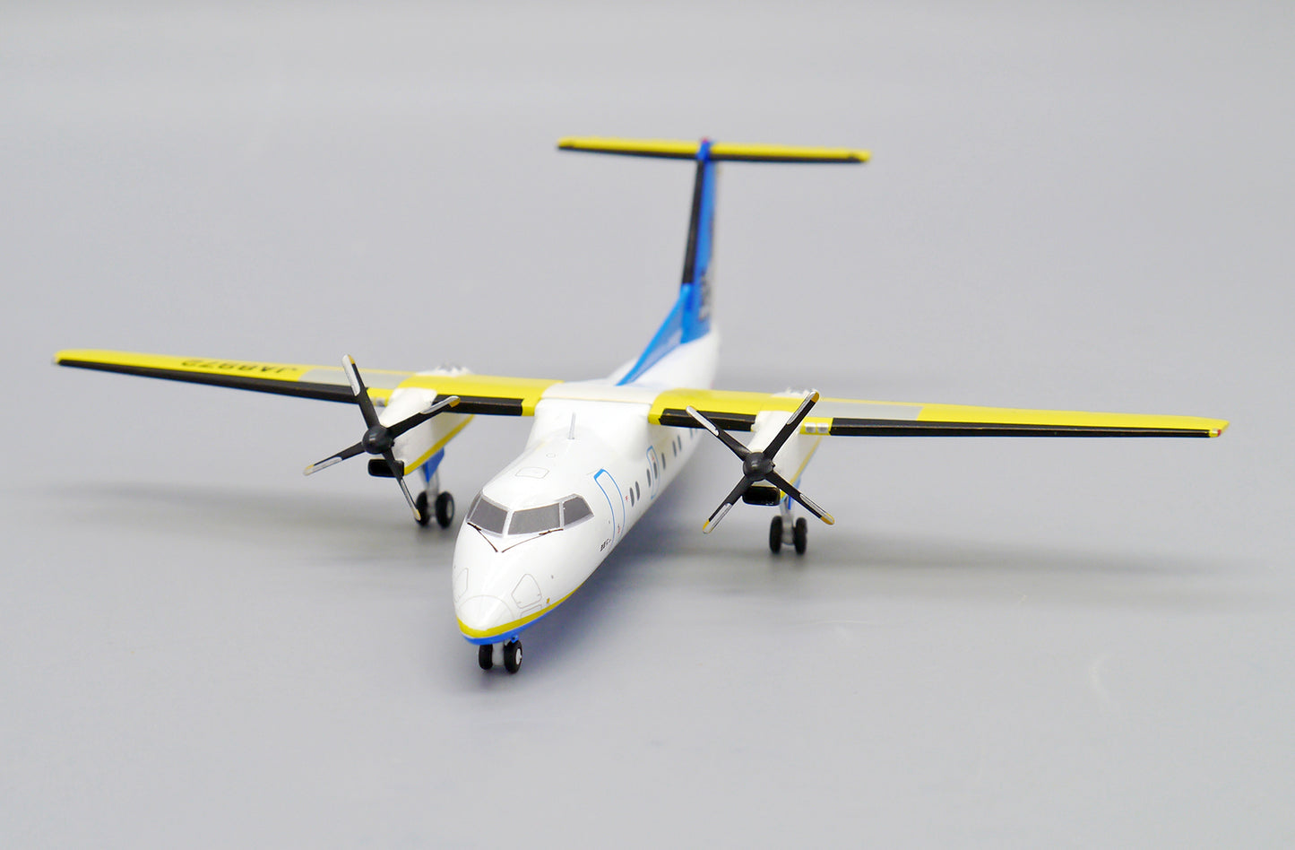 JC WINGS BOMBARDIER DASH 8-Q100 RYUKYU AIR COMMUTER REG: JA8972