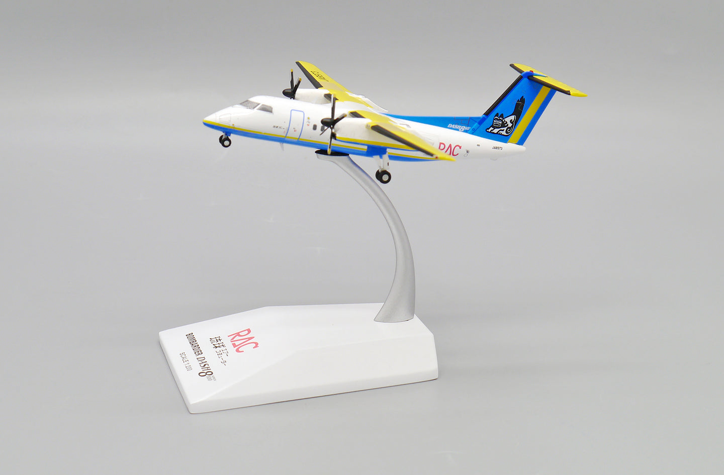 JCWINGS DASH 8-Q100 RYUKYU AIR COMMUTER REG: JA8973