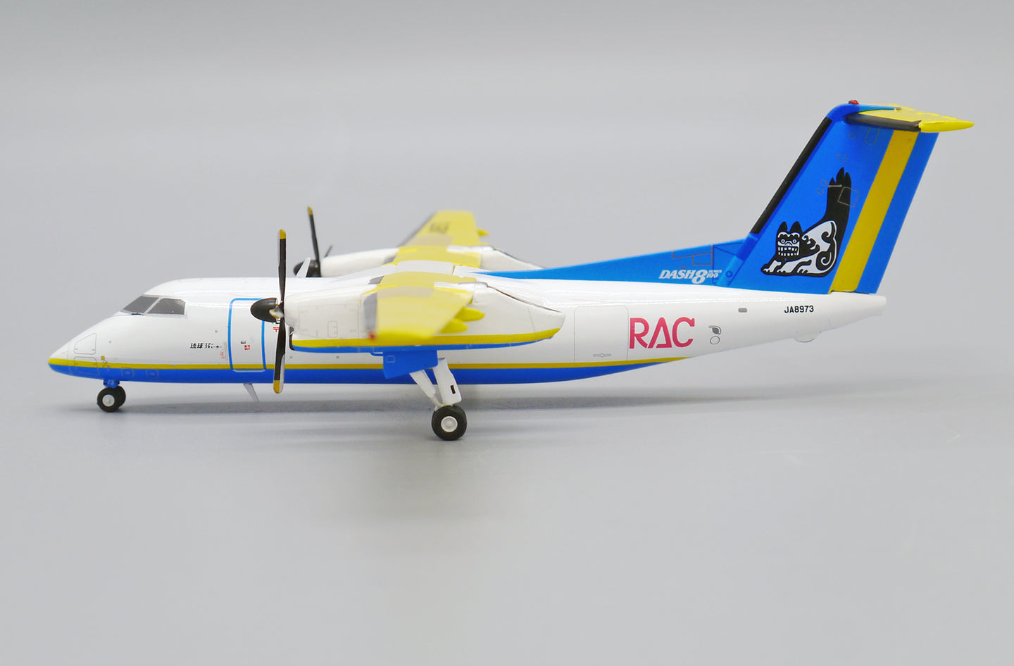 JCWINGS DASH 8-Q100 RYUKYU AIR COMMUTER REG: JA8973