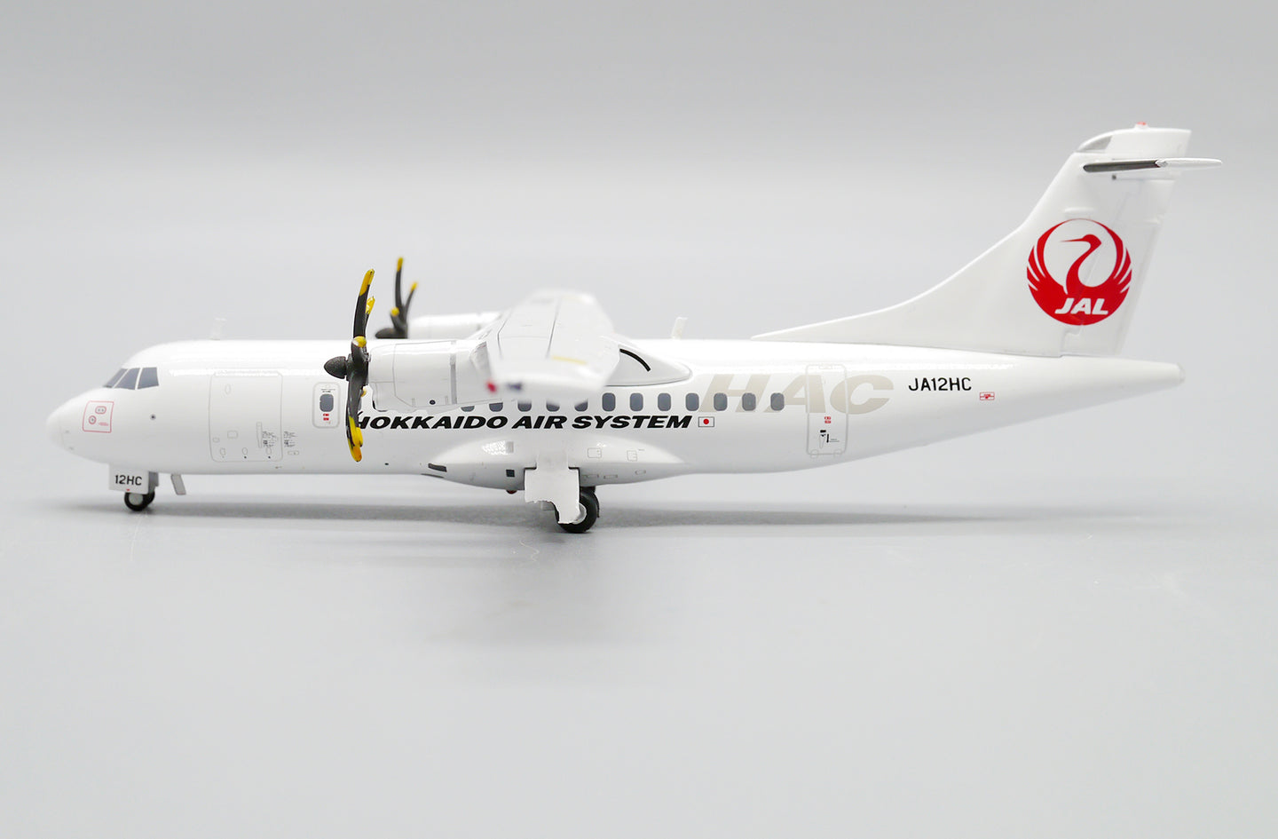 JC WINGS ATR42-600 HAKKAIDO AIR SYSTEM REG: JA12HC