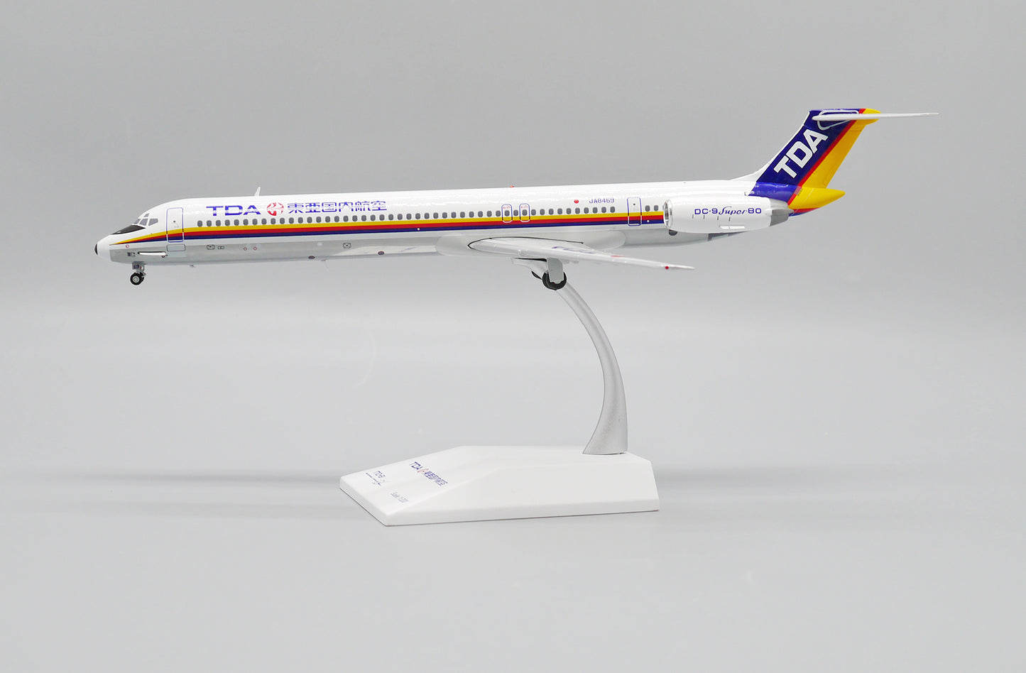JCWINGS MD-81 TOA DOMESTIC AIRLINES REG: JA8469