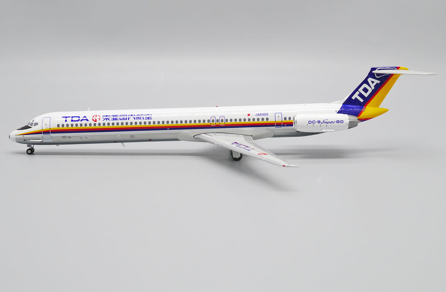 JCWINGS MD-81 TOA DOMESTIC AIRLINES REG: JA8469