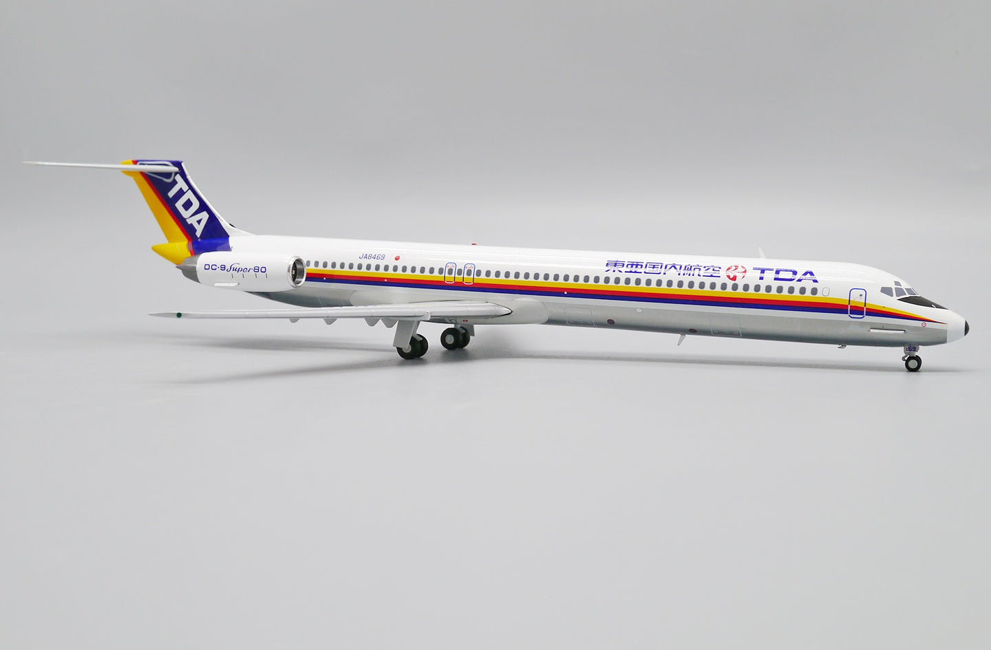 JCWINGS MD-81 TOA DOMESTIC AIRLINES REG: JA8469