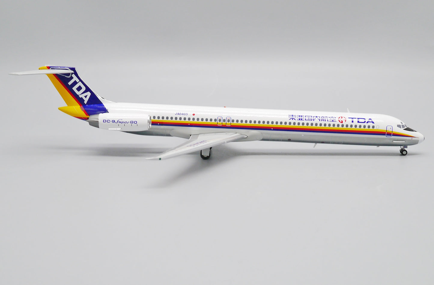JCWINGS MD-81 TOA DOMESTIC AIRLINES REG: JA8469