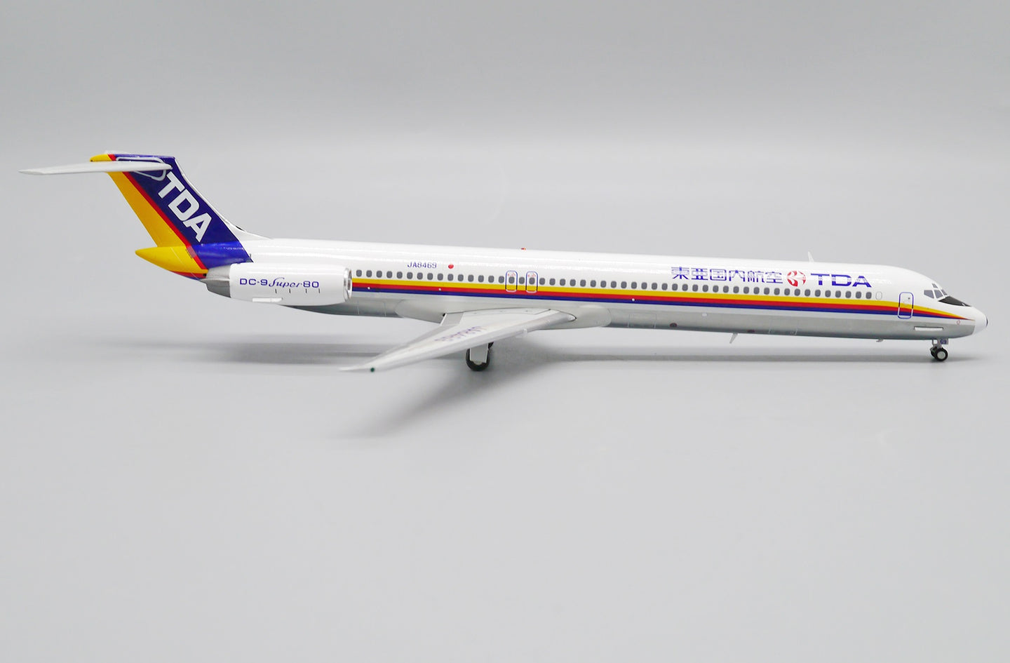 JCWINGS MD-81 TOA DOMESTIC AIRLINES REG: JA8469