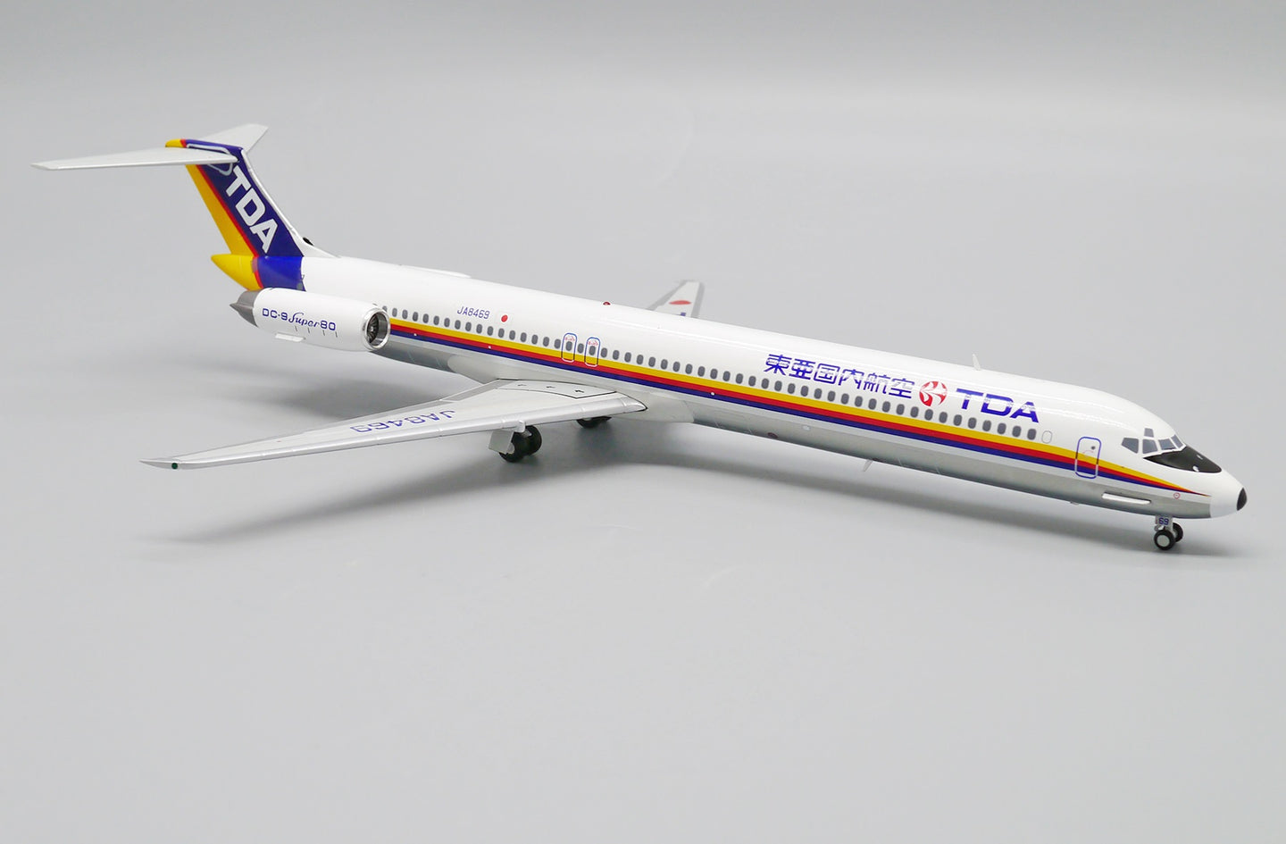 JCWINGS MD-81 TOA DOMESTIC AIRLINES REG: JA8469