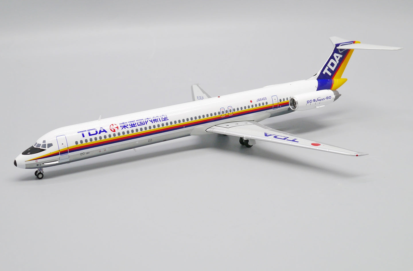 JCWINGS MD-81 TOA DOMESTIC AIRLINES REG: JA8469