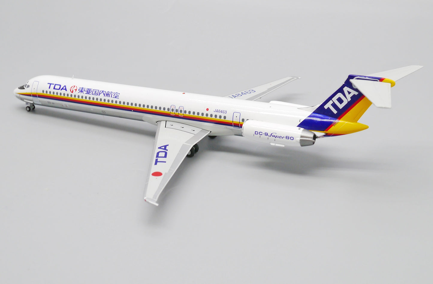 JCWINGS MD-81 TOA DOMESTIC AIRLINES REG: JA8469