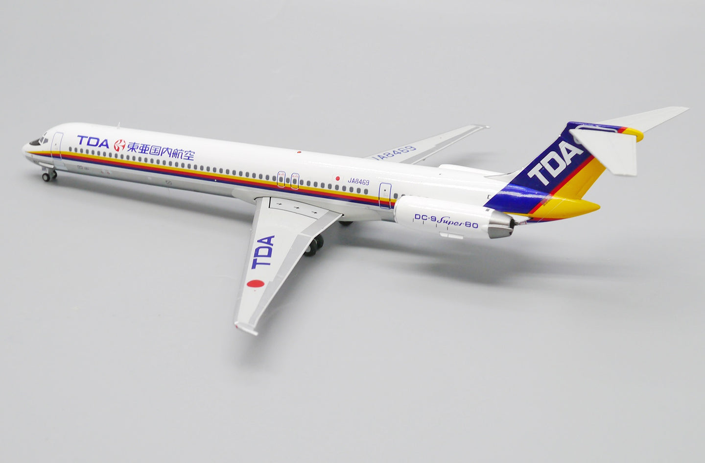 JCWINGS MD-81 TOA DOMESTIC AIRLINES REG: JA8469