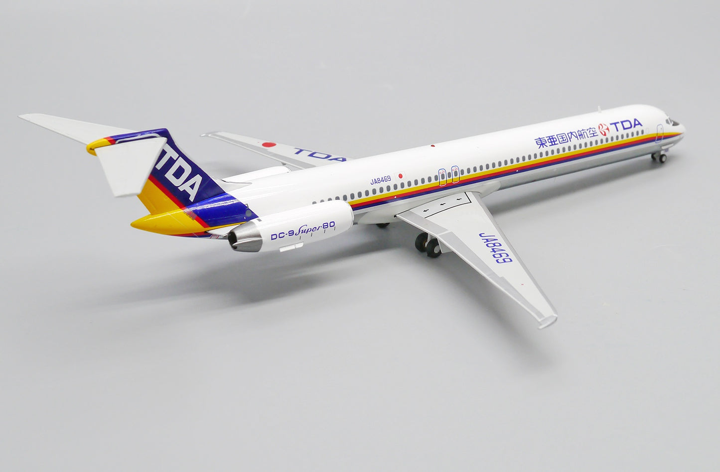 JCWINGS MD-81 TOA DOMESTIC AIRLINES REG: JA8469