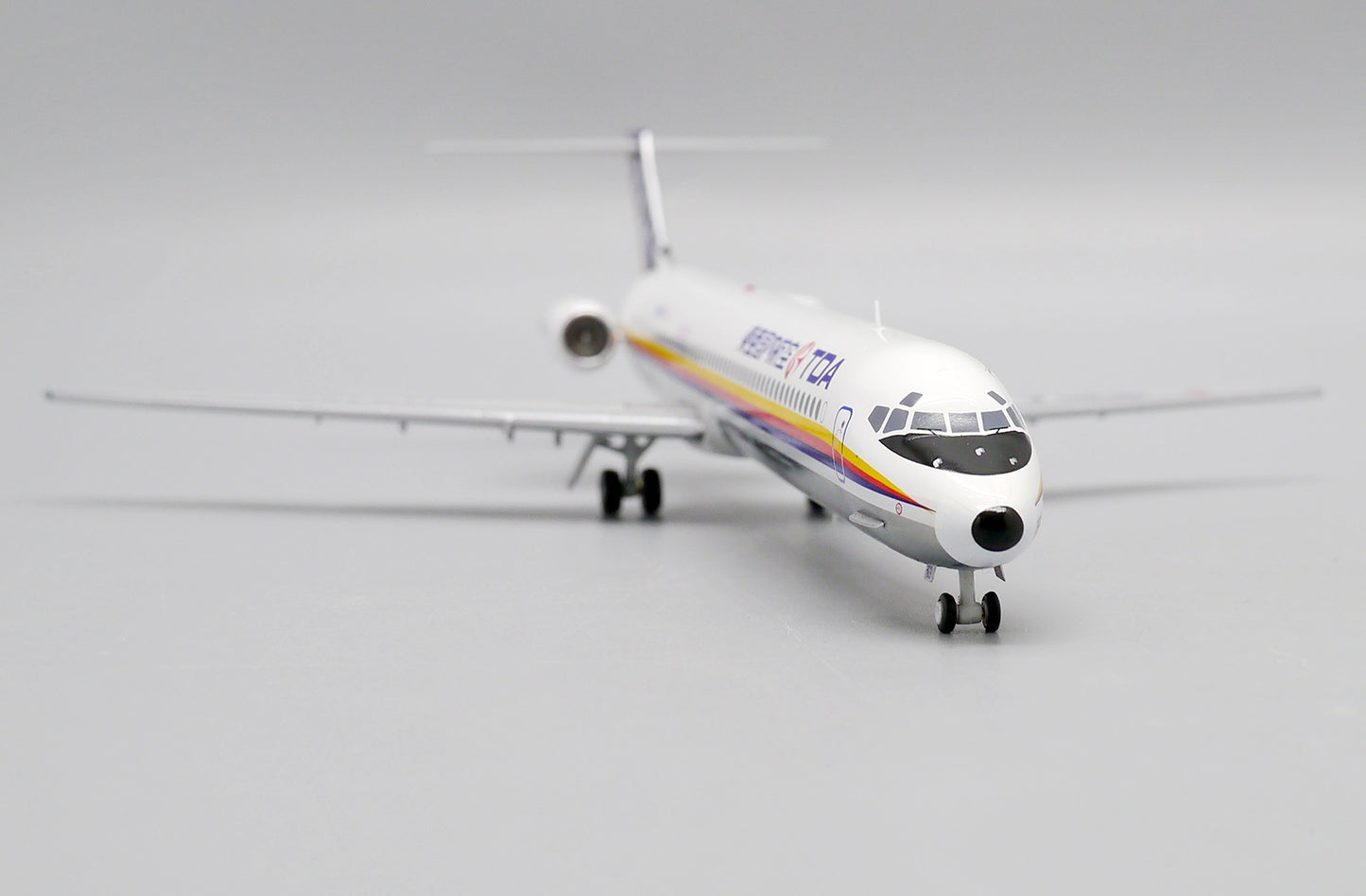 JCWINGS MD-81 TOA DOMESTIC AIRLINES REG: JA8469