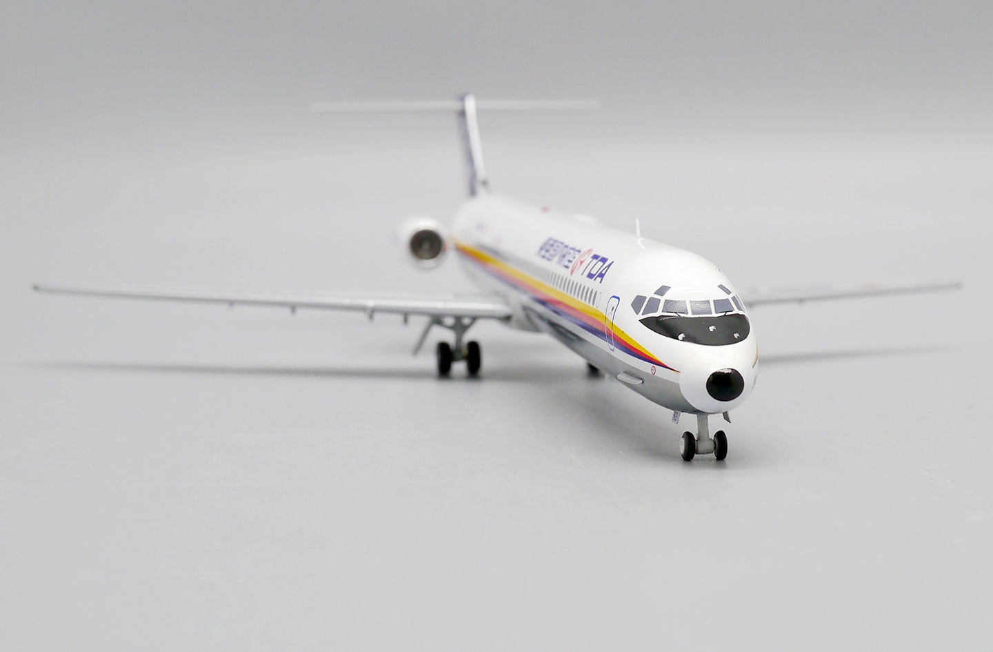 JCWINGS MD-81 TOA DOMESTIC AIRLINES REG: JA8469