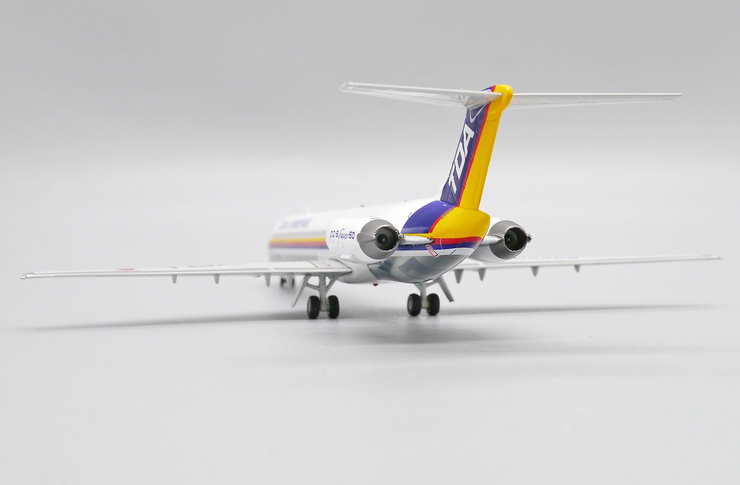 JCWINGS MD-81 TOA DOMESTIC AIRLINES REG: JA8469