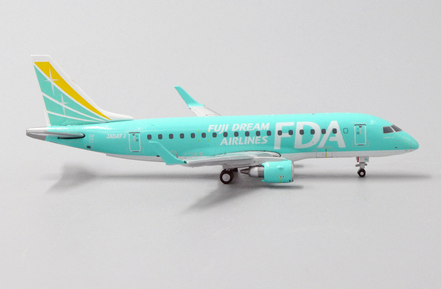 JC WINGS EMBRAER 170-100STD FUJI DREAM AIRLINES FANTASY COLOR REG: JA04FJ