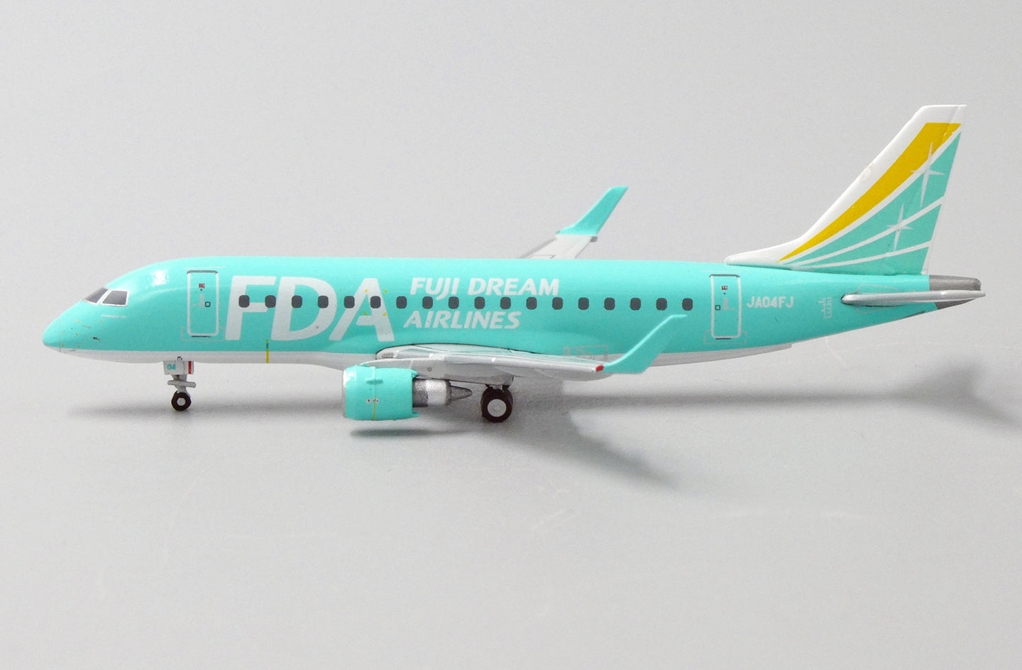 JC WINGS EMBRAER 170-100STD FUJI DREAM AIRLINES FANTASY COLOR REG: JA04FJ