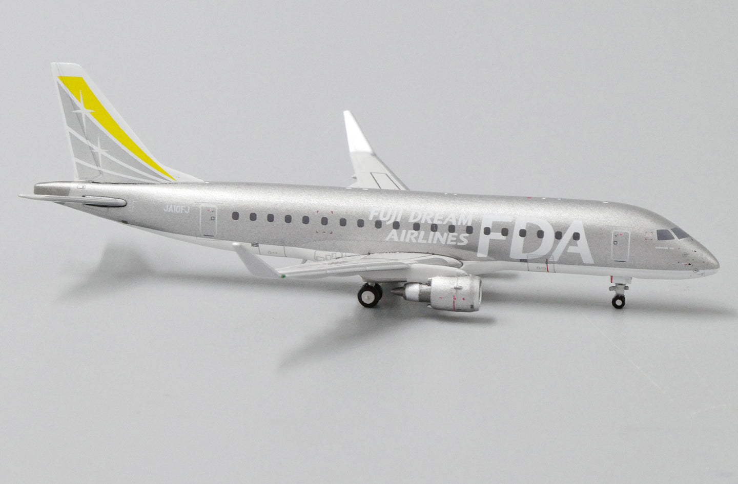 JCWINGS EMBRAER 170-200STD FUJI DREAM AIRLINES REG: JA10FJ