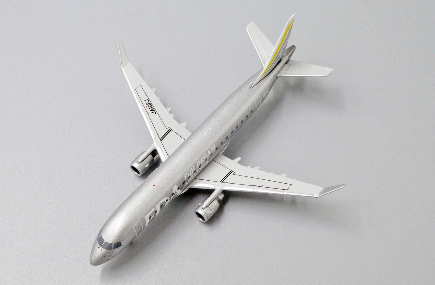 JCWINGS EMBRAER 170-200STD FUJI DREAM AIRLINES REG: JA10FJ
