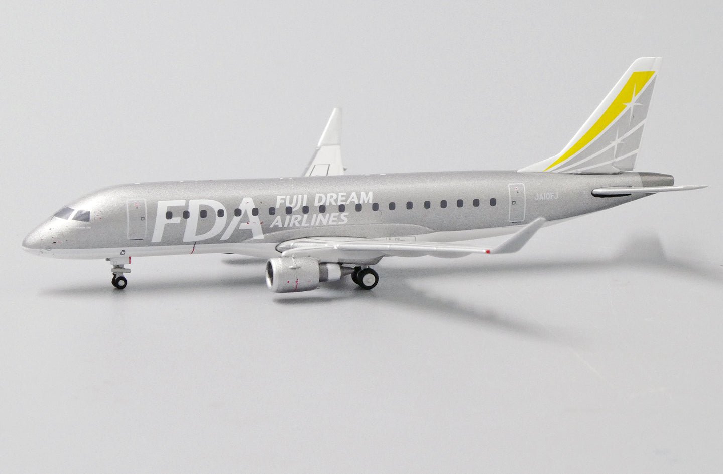 JCWINGS EMBRAER 170-200STD FUJI DREAM AIRLINES REG: JA10FJ