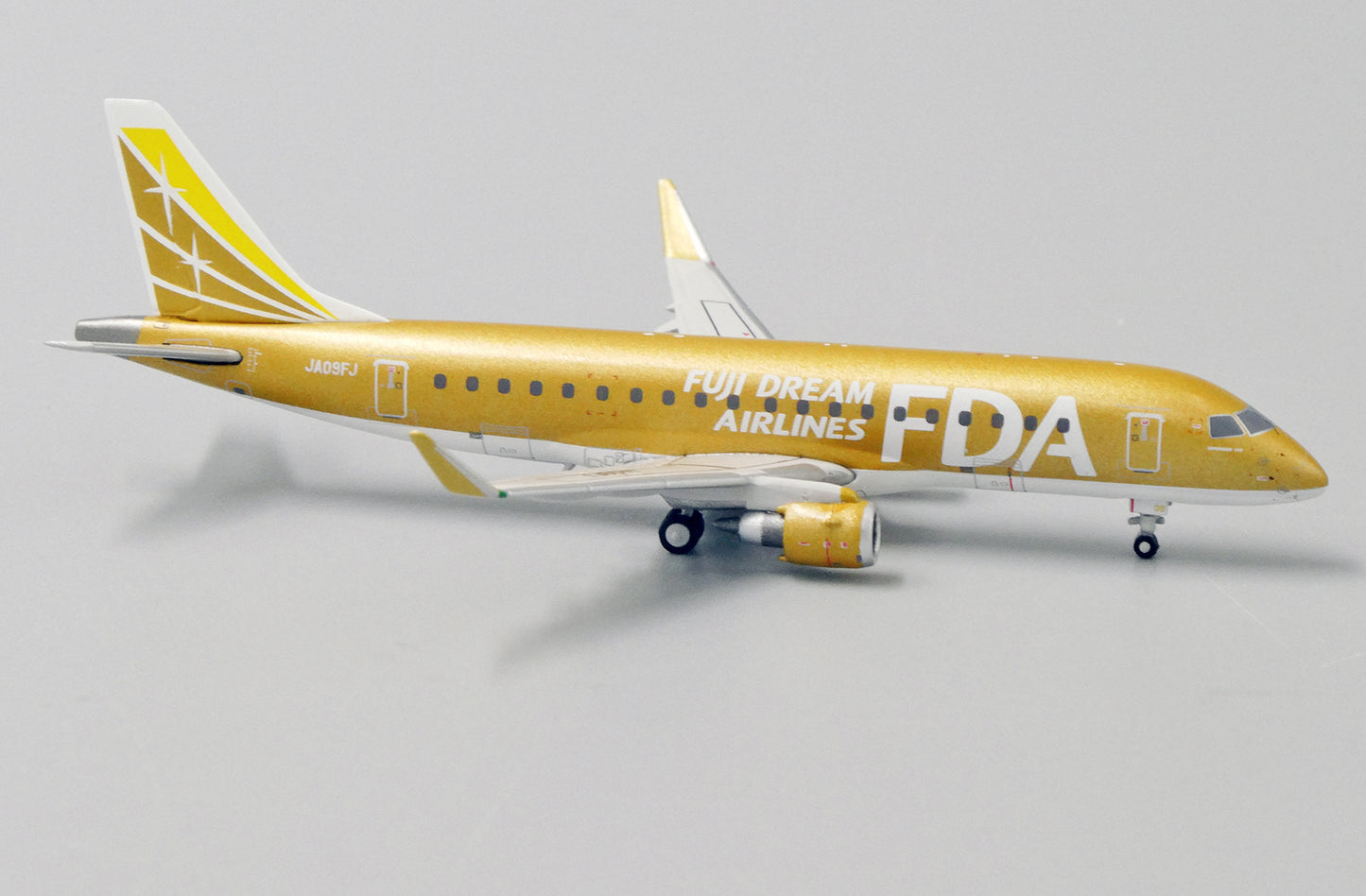 JC WINGS ERJ-175STD FUJI DREAM AIRLINES "GOLD" REG: JA09FJ