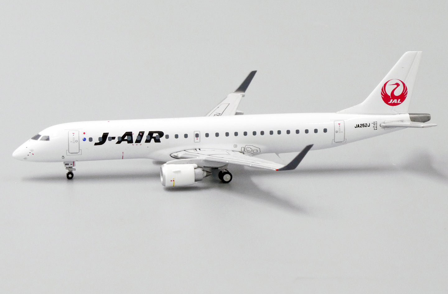 JC WINGS EMBRAER ERJ-190STD J-AIR REG: JA252J