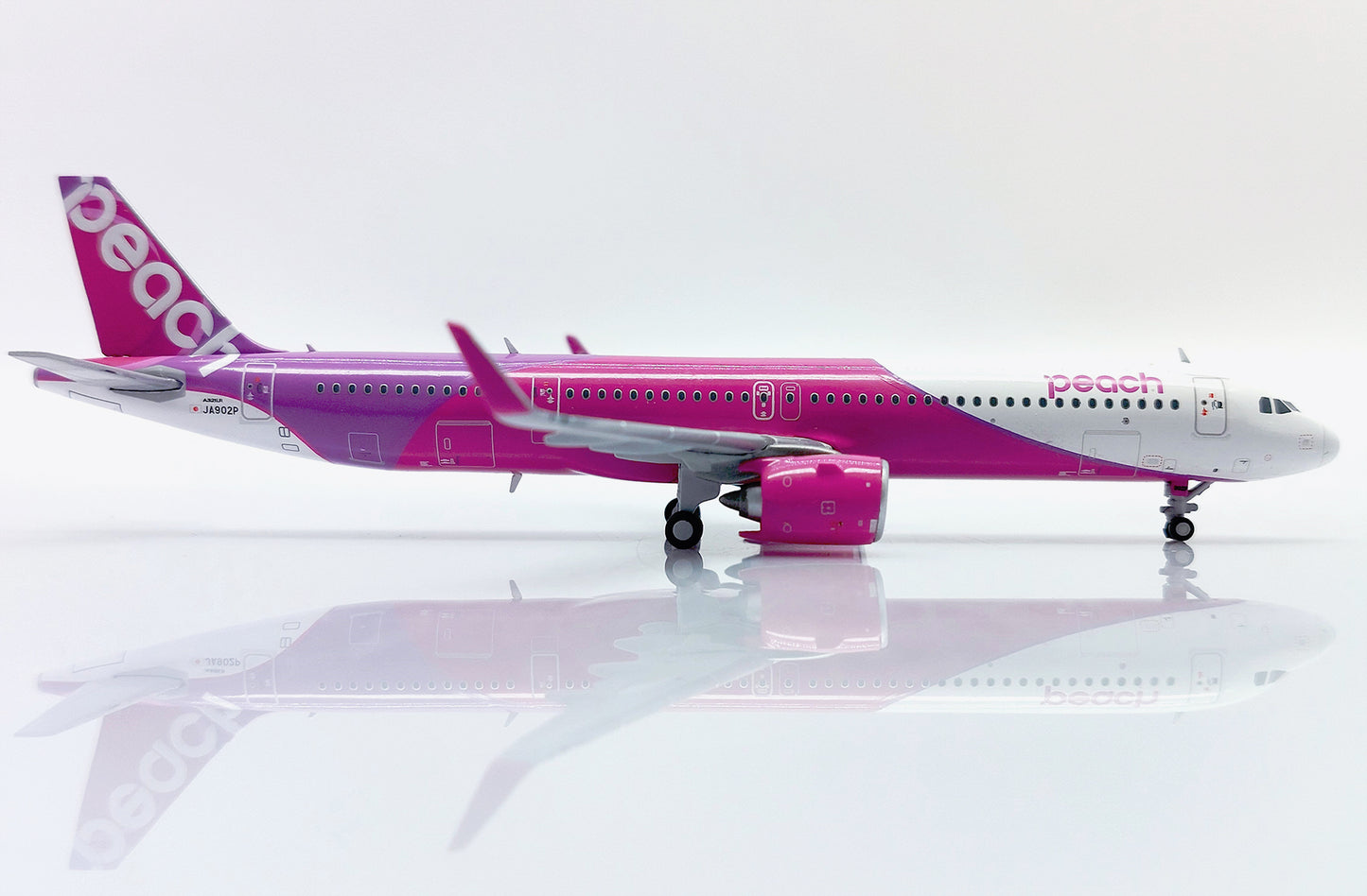 JC WINGS A321NEO PEACH REG: JA902P