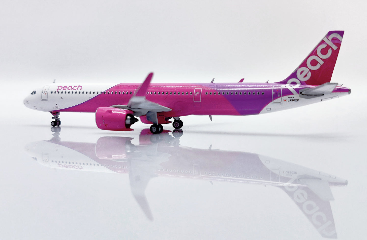 JC WINGS A321NEO PEACH REG: JA902P