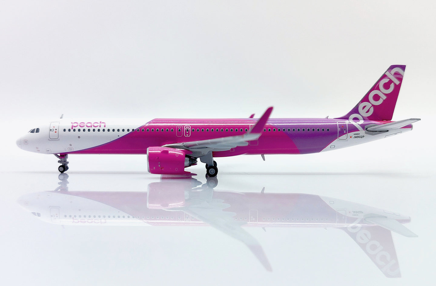 JC WINGS A321NEO PEACH REG: JA902P