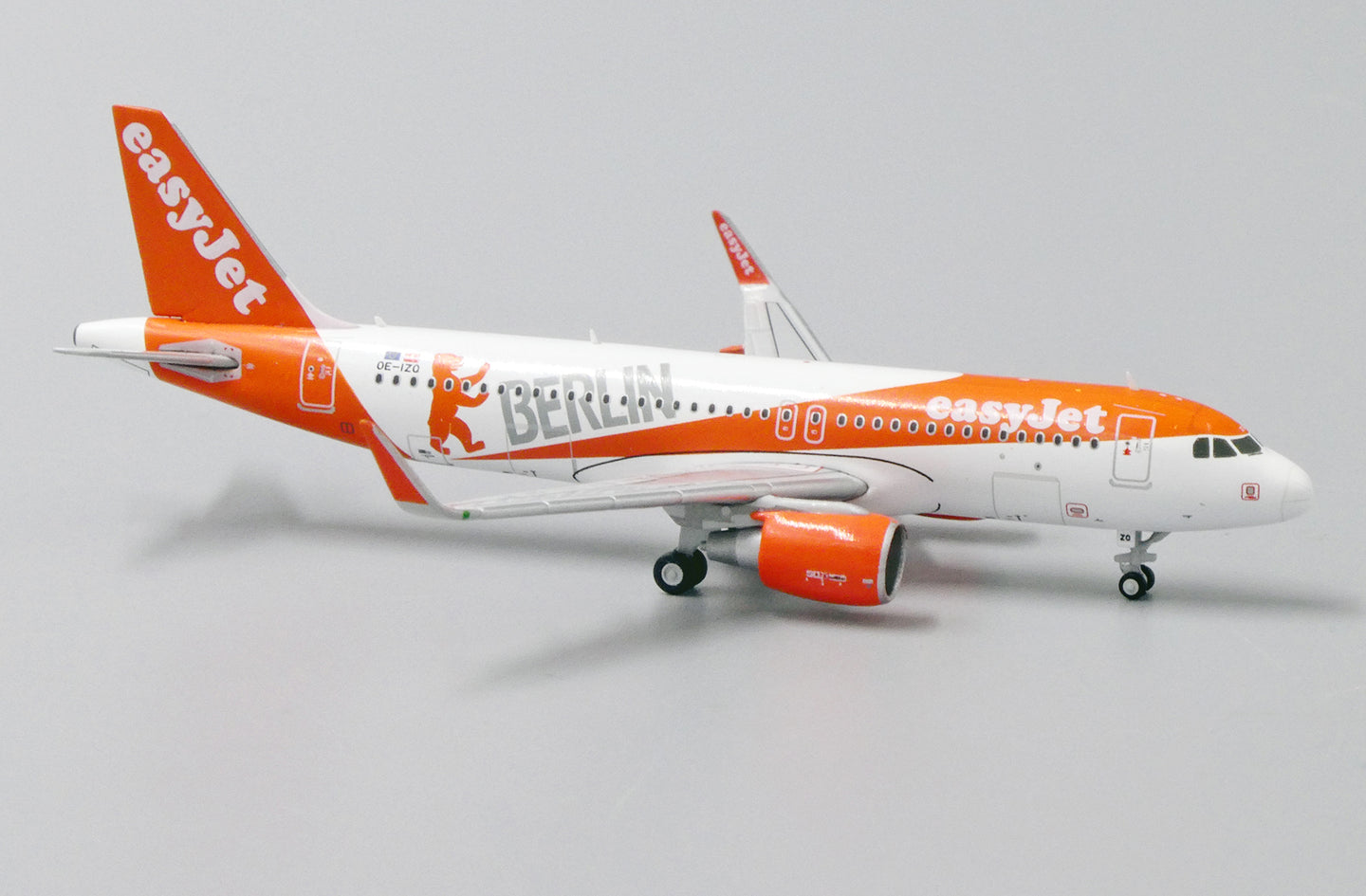 JC WINGS A320 EASYJET EUROPE "BERLIN" REG: OE-IZQ