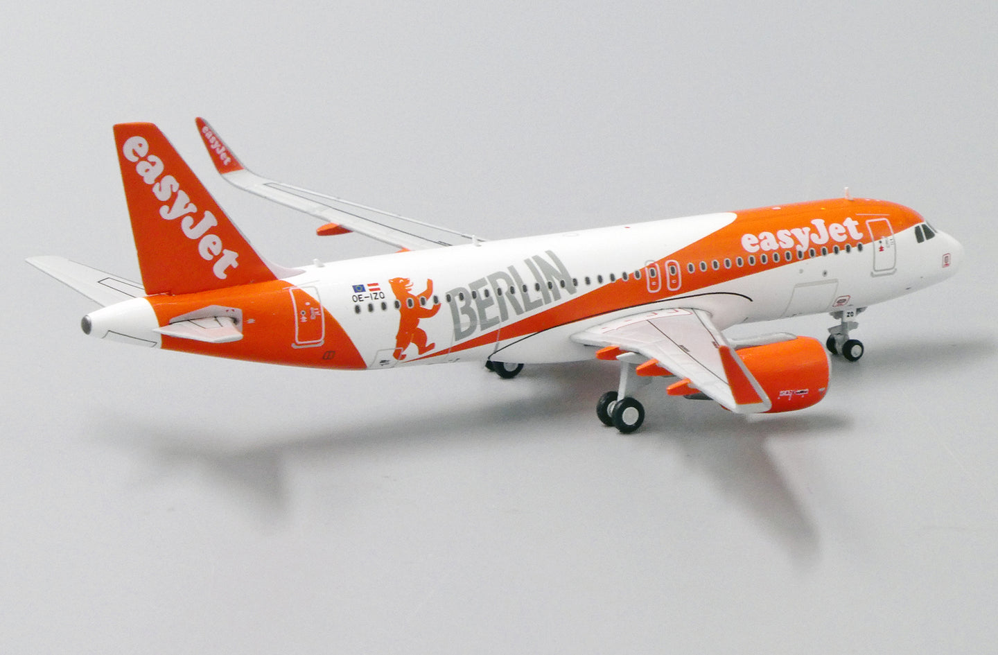 JC WINGS A320 EASYJET EUROPE "BERLIN" REG: OE-IZQ