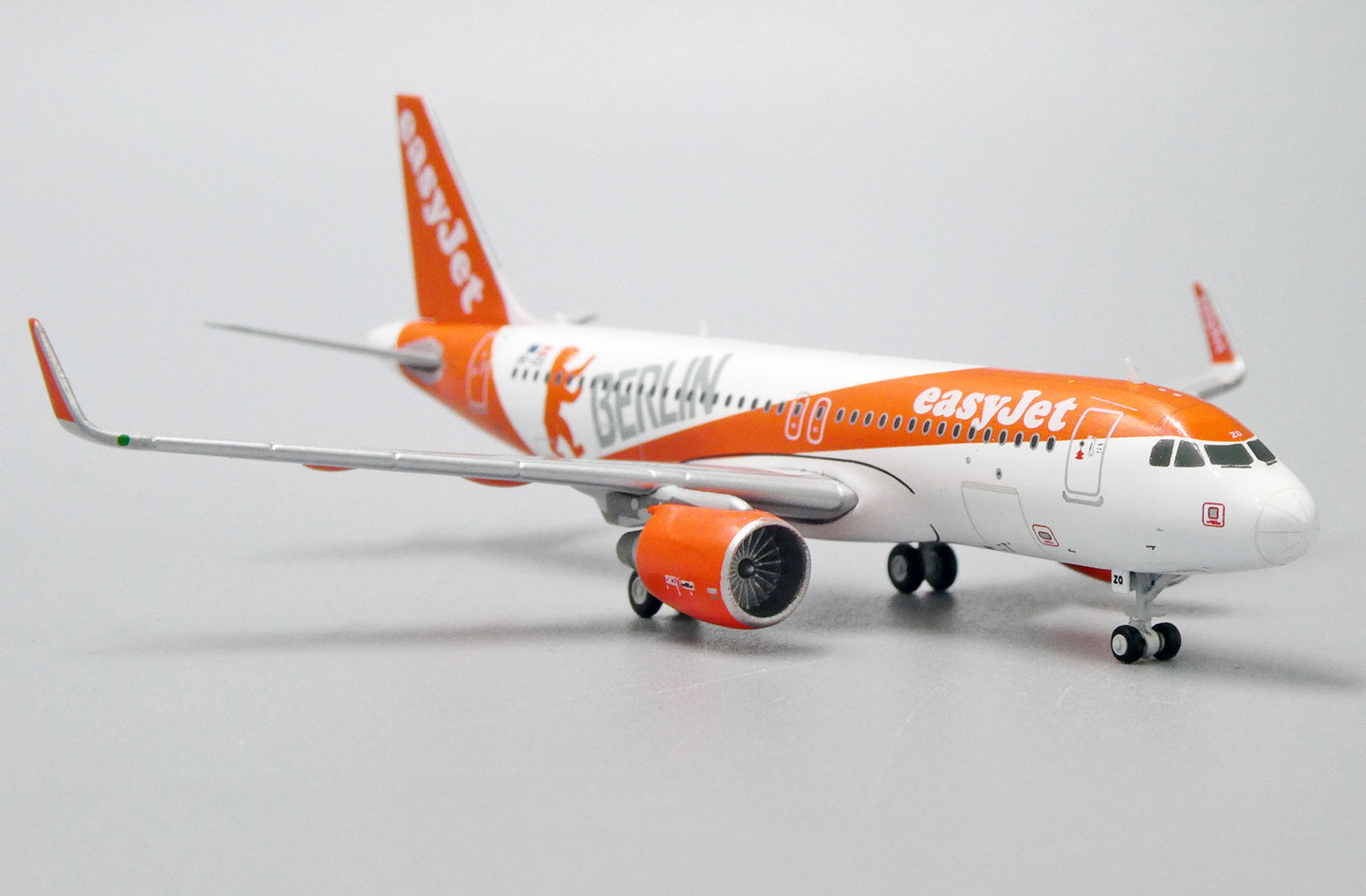 JC WINGS A320 EASYJET EUROPE "BERLIN" REG: OE-IZQ