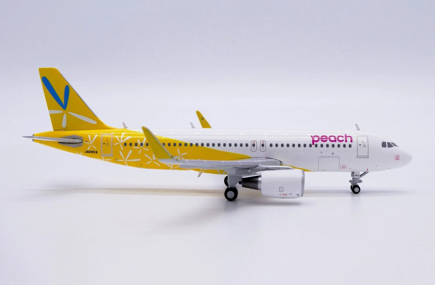 JCWINGS PEACH AVIATION A320 AMAMI REG: JA08VA