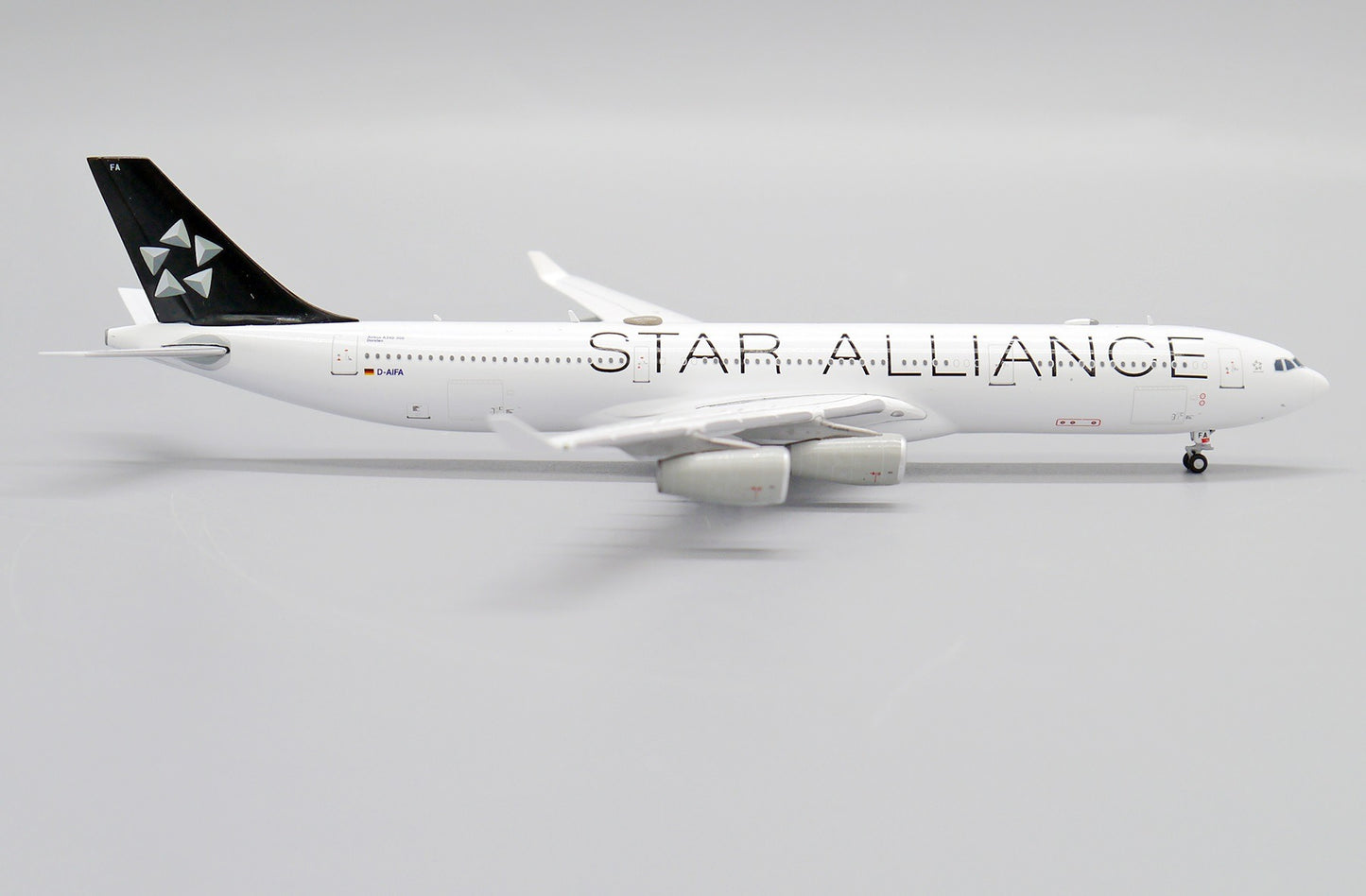 JCWINGS A340-300 LUFTHANSA STAR ALLIANCE REG: D-AIFA