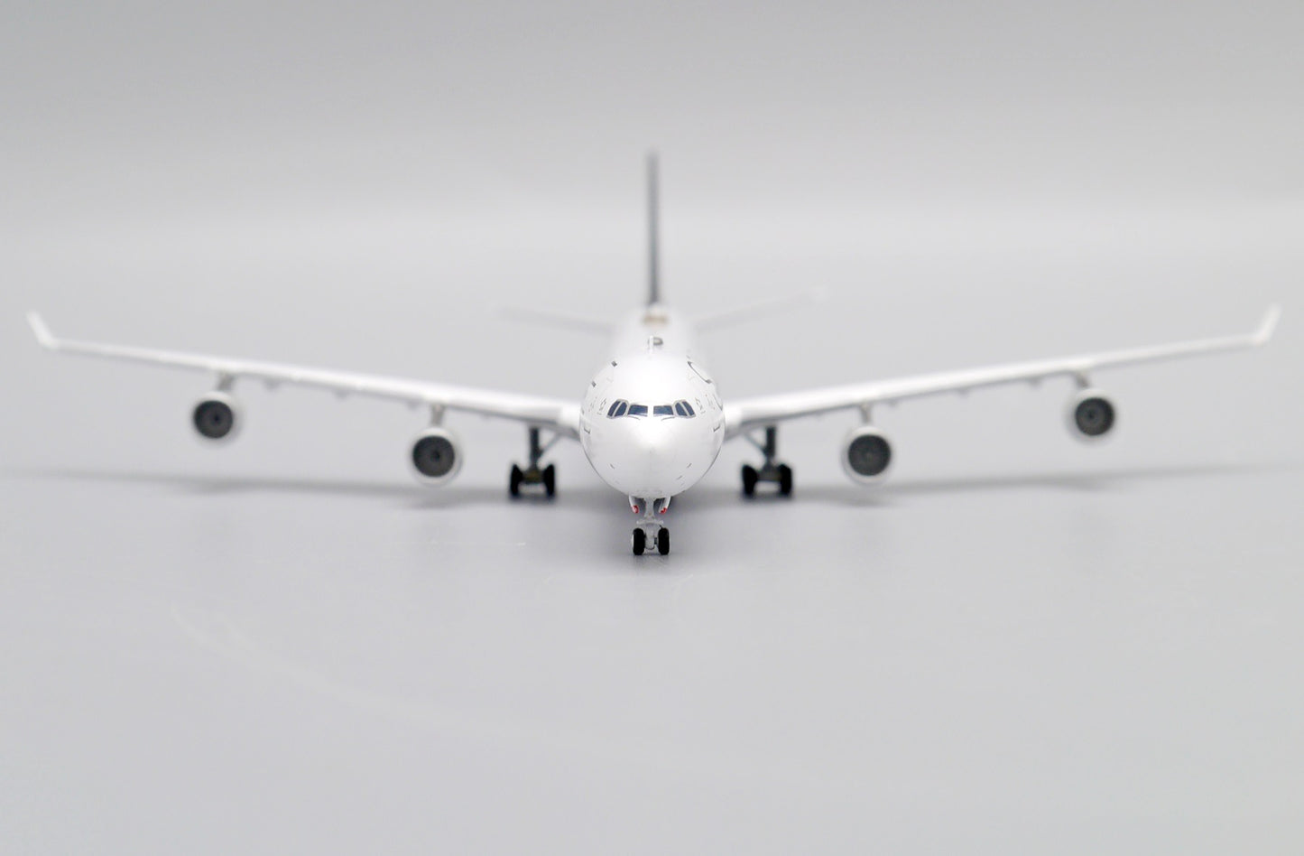 JCWINGS A340-300 LUFTHANSA STAR ALLIANCE REG: D-AIFA