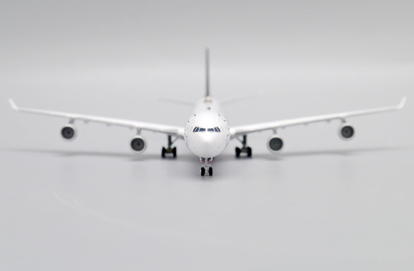 JCWINGS A340-300 LUFTHANSA STAR ALLIANCE REG: D-AIFA