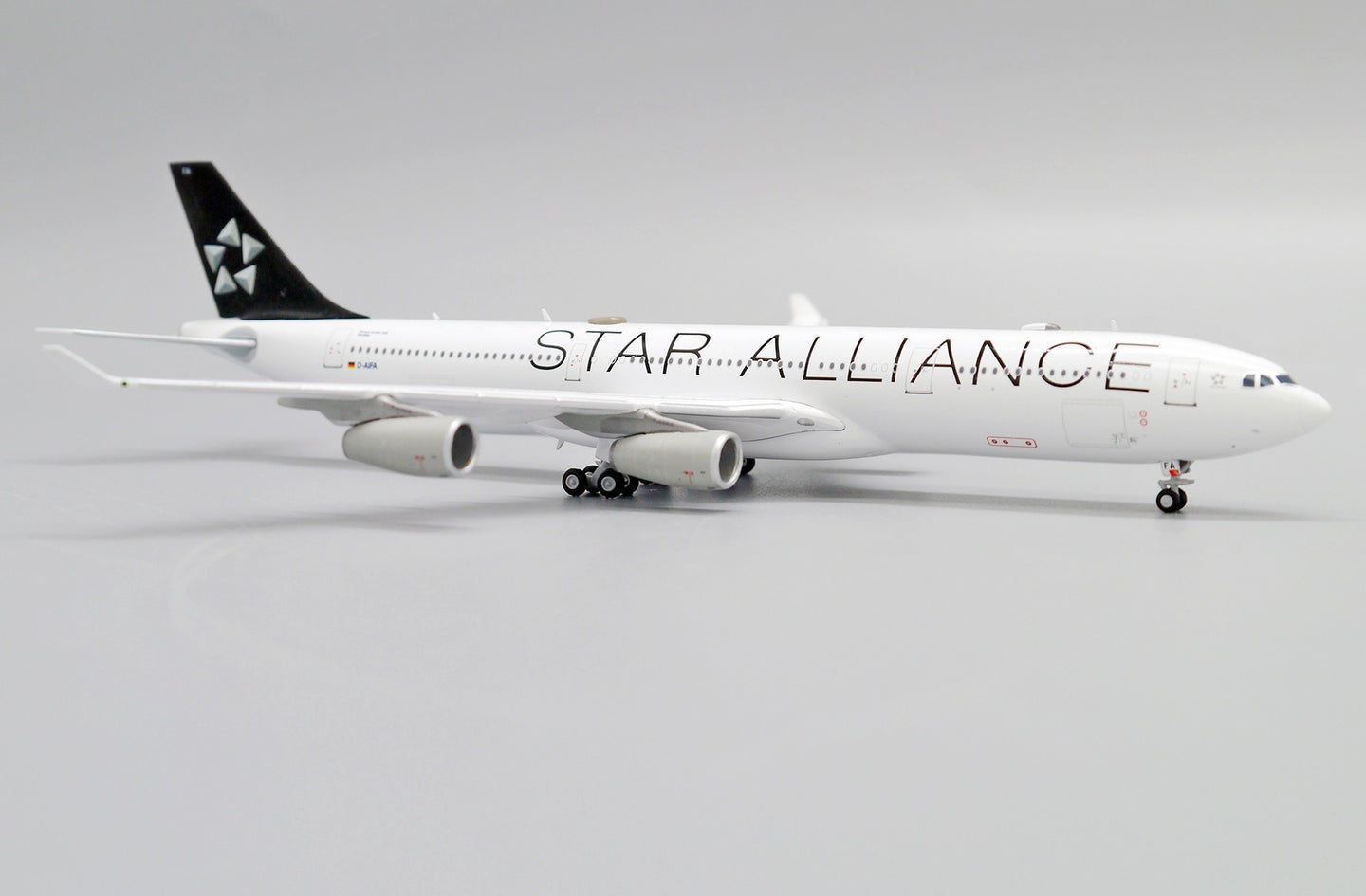 JCWINGS A340-300 LUFTHANSA STAR ALLIANCE REG: D-AIFA