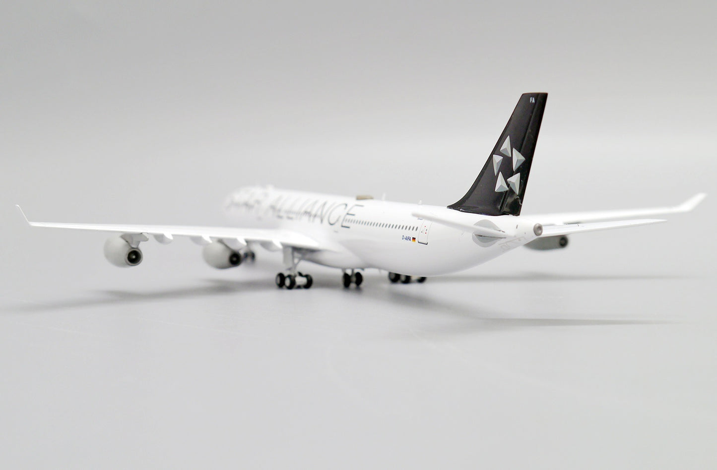 JCWINGS A340-300 LUFTHANSA STAR ALLIANCE REG: D-AIFA