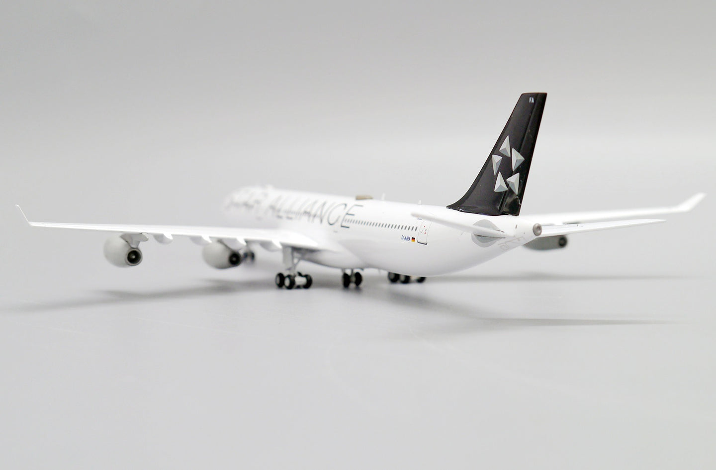 JCWINGS A340-300 LUFTHANSA STAR ALLIANCE REG: D-AIFA