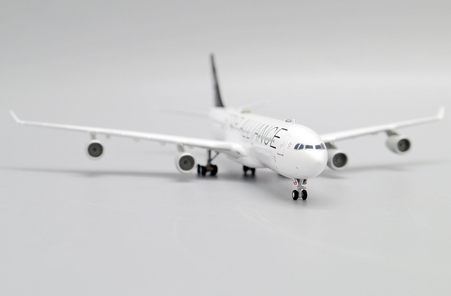 JCWINGS A340-300 LUFTHANSA STAR ALLIANCE REG: D-AIFA