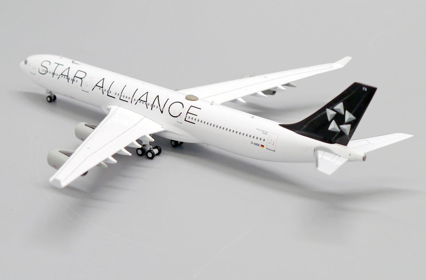 JCWINGS A340-300 LUFTHANSA STAR ALLIANCE REG: D-AIFA