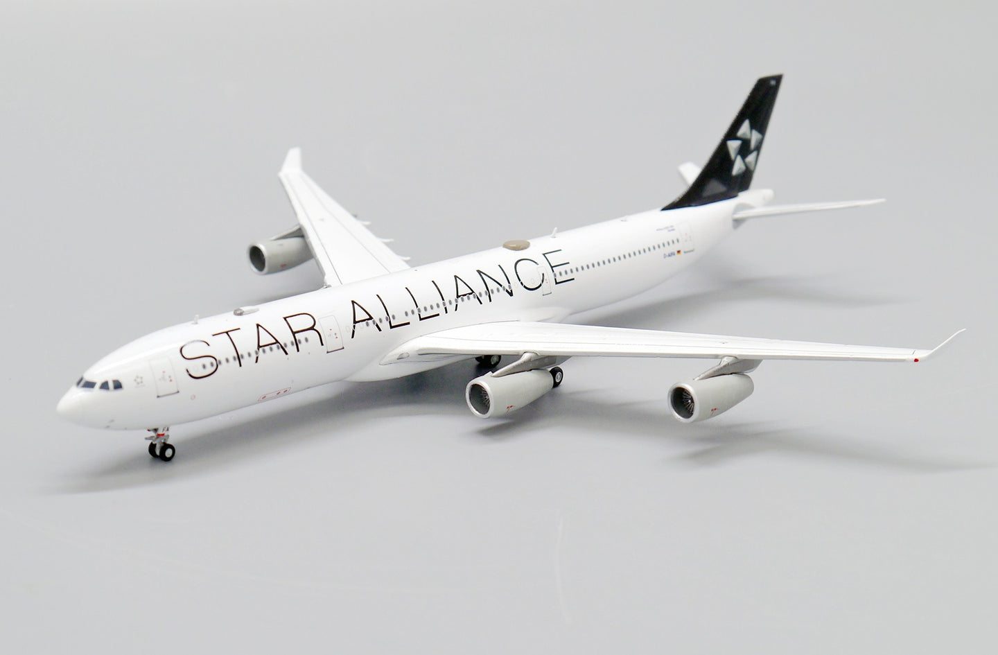 JCWINGS A340-300 LUFTHANSA STAR ALLIANCE REG: D-AIFA