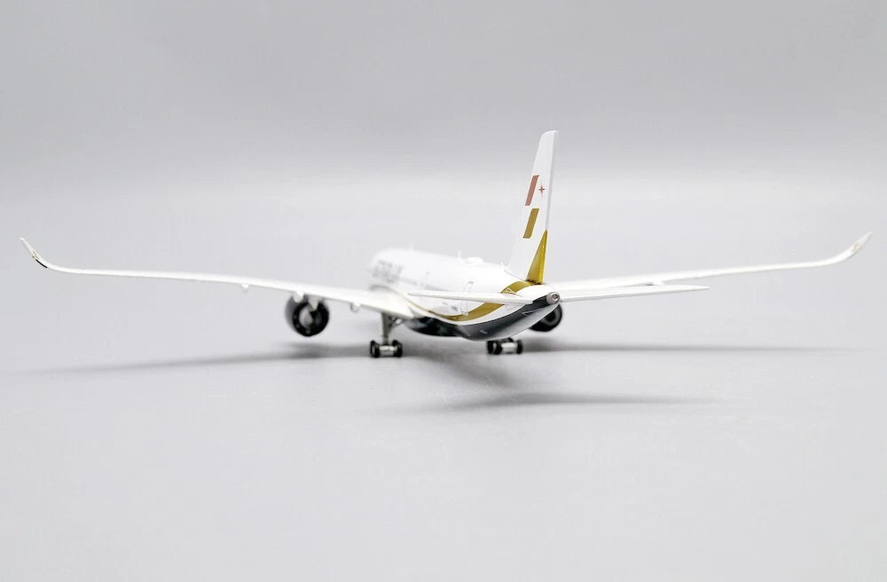 JCWINGS A350-900XWB STARLUX REG: B-58501