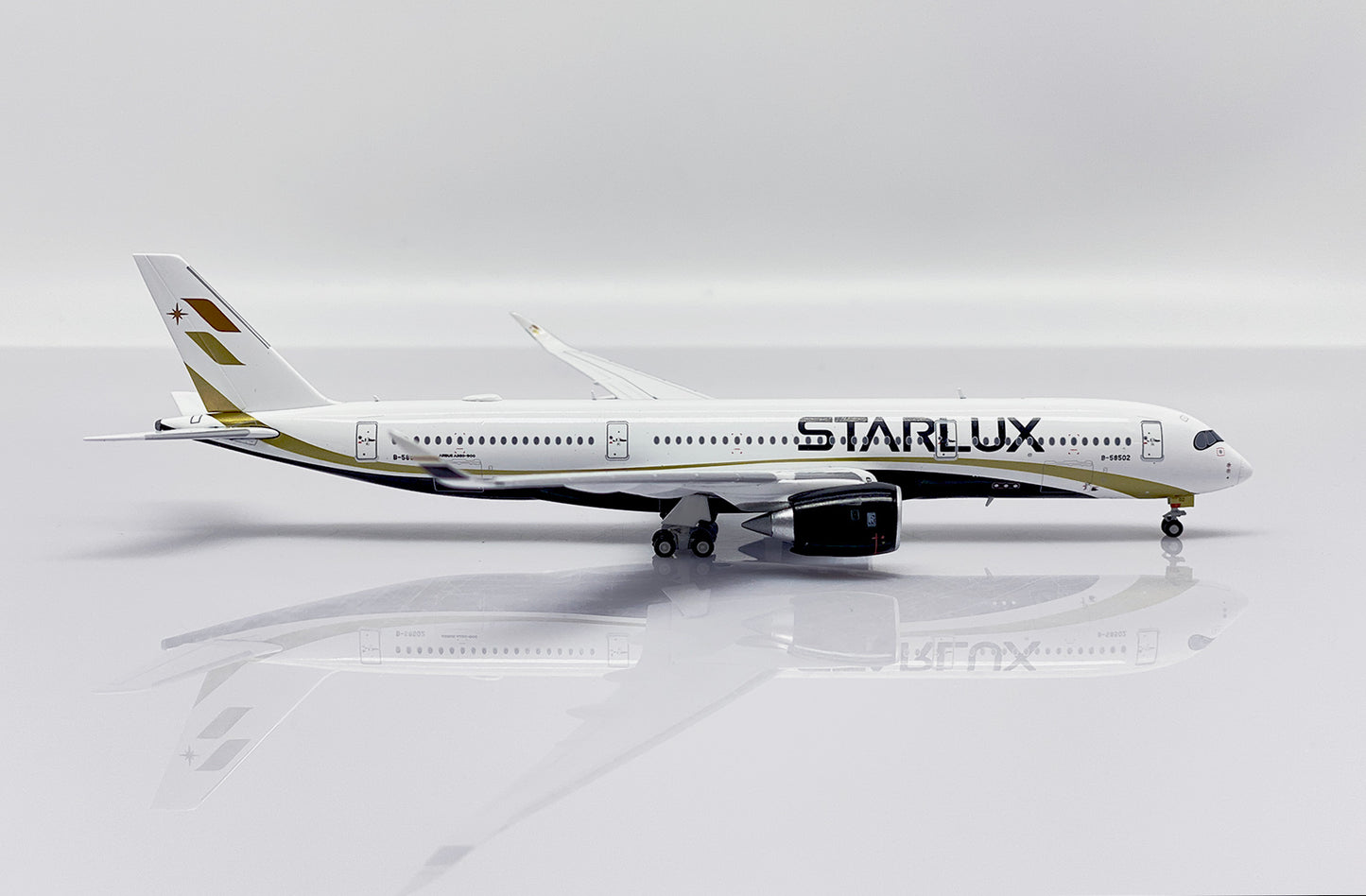 JC WINGS A350-900XWB STARLUX AIRLINES REG: B-58502