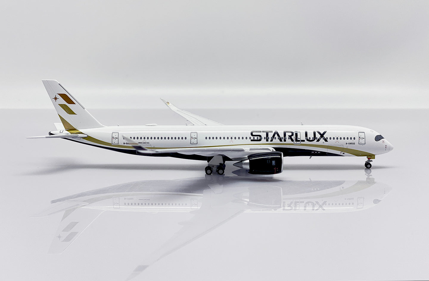 JC WINGS A350-900XWB STARLUX AIRLINES REG: B-58502