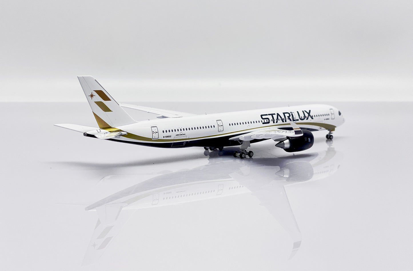 JC WINGS A350-900XWB STARLUX AIRLINES REG: B-58502